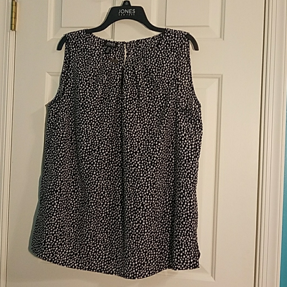 Black Eyelet Shell with White Dots